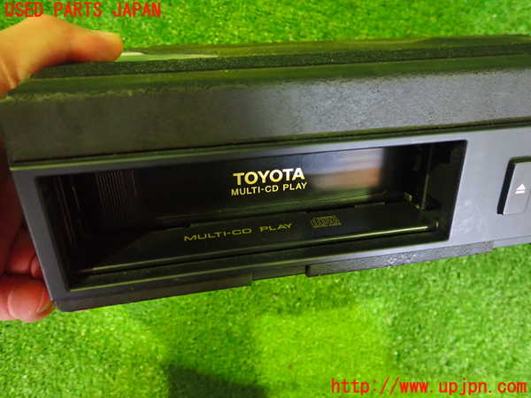 2UPJ-41306505]セルシオ(UCF21)CDチェンジャー 中古_m0002.jpg