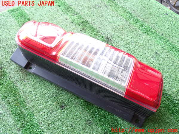 2UPJ-41451530]NV350 キャラバン バン(VW2E26)右テールランプ 中古_m0003.jpg