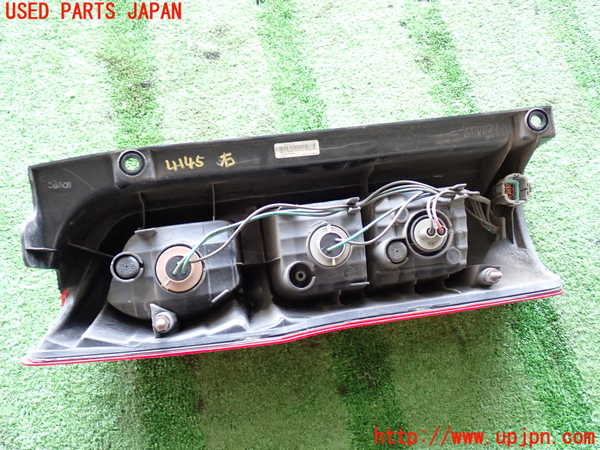 2UPJ-41451530]NV350 キャラバン バン(VW2E26)右テールランプ 中古_m0004.jpg