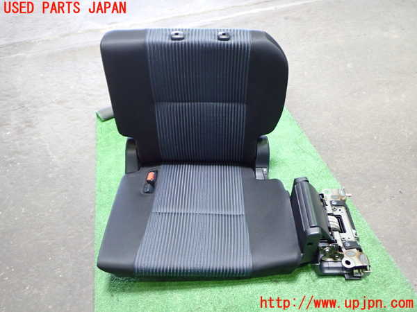 1UPJ-41557265]ヴォクシー(ノア)(ZRR80W)左3列目シート 中古_m0001.jpg