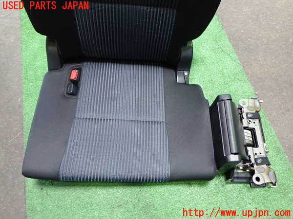 1UPJ-41557265]ヴォクシー(ノア)(ZRR80W)左3列目シート 中古_m0003.jpg