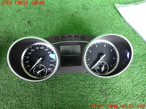 2UPJ-41636170]ベンツ R350 4MATIC W251(251065)スピードメーター 中古_m0001.jpg