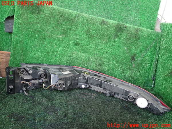 1UPJ-41691536]ジャガー・Fタイプ コンバーチブル(J60MA)左テールランプ 中古_m0003.jpg