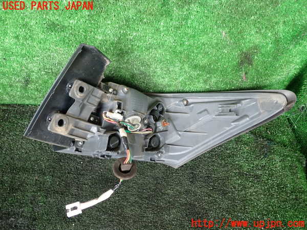 1UPJ-41701536]レクサス・CT200h(ZWA10)左テールランプ 中古_m0003.jpg
