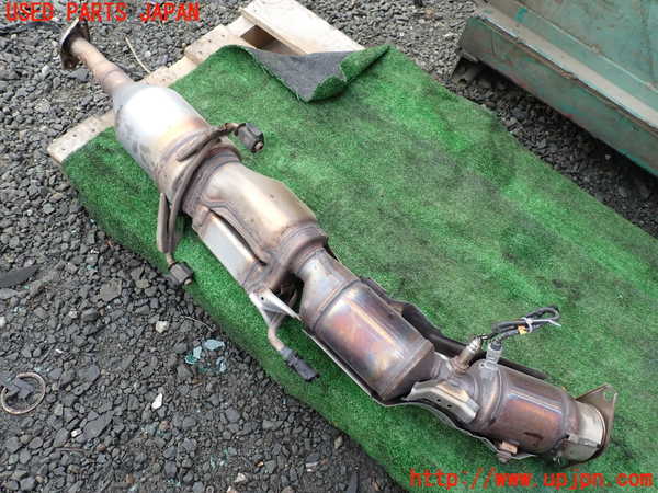 1UPJ-41702661]レクサス・CT200h(ZWA10)触媒1 中古_m0002.jpg