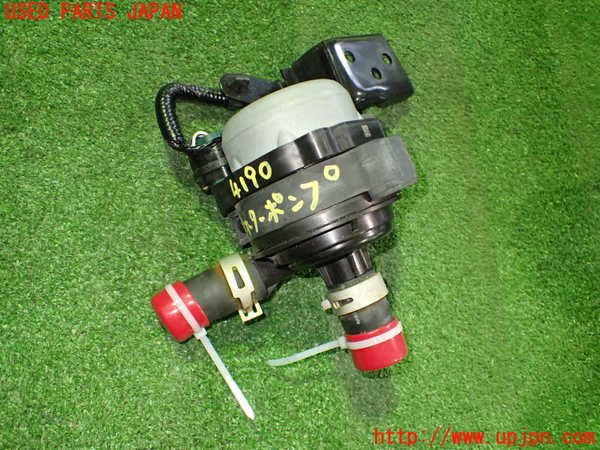 2UPJ-41902110]アウトランダーPHEV(GN0W)ウォーターポンプ 中古_m0001.jpg