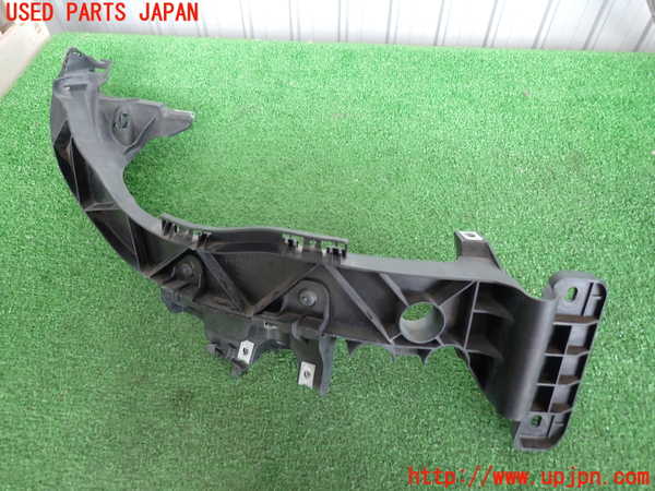 2UPJ-41911140]BMW 135i クーペ E82(UC30)右ヘッドライトリム 中古_m0001.jpg