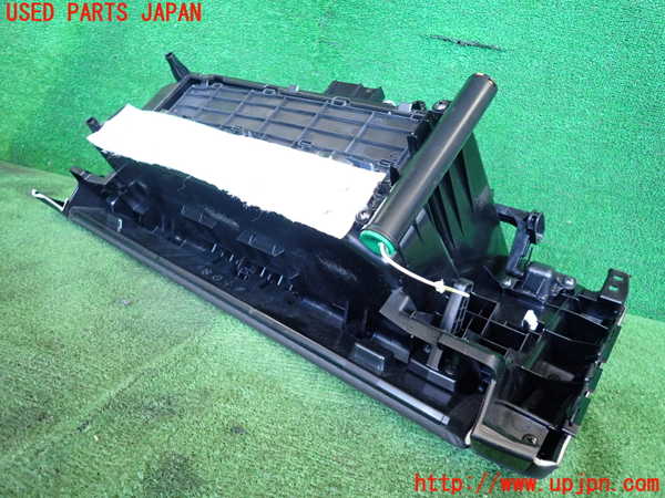 2UPJ-42087516]レジェンド ハイブリッド(KC2)グローブボックス1 中古_m0004.jpg