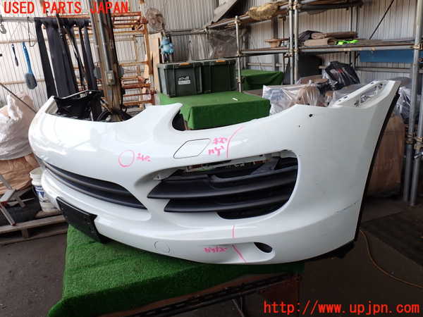 2UPJ-42221010]ポルシェ・カイエン S ハイブリッド(92ACGE)フロントバンパー 中古_m0001.jpg