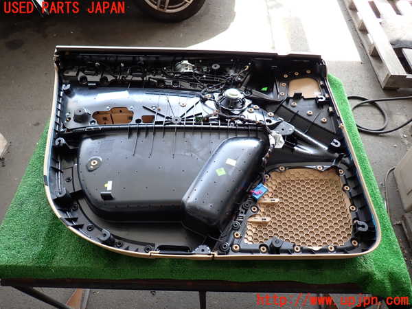 2UPJ-42221234]ポルシェ・カイエン S ハイブリッド(92ACGE)右前ドア内張り 中古_m0005.jpg
