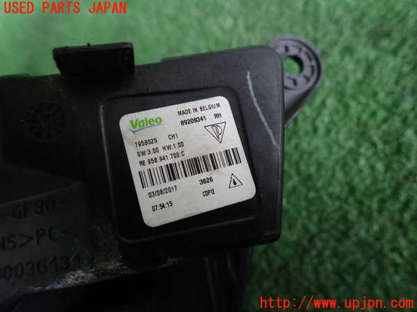 2UPJ-42321180]ポルシェ・マカン ターボ(J1H3)右フォグ 中古_m0003.jpg