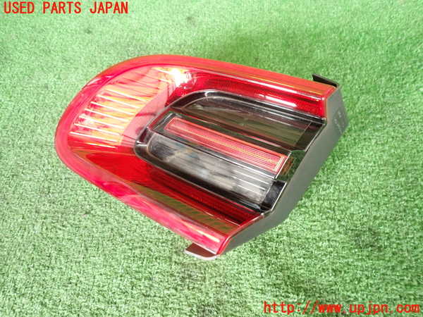 2UPJ-42321550]ポルシェ・マカン ターボ(J1H3)右リアフィニッシャー 中古 _m0001.jpg