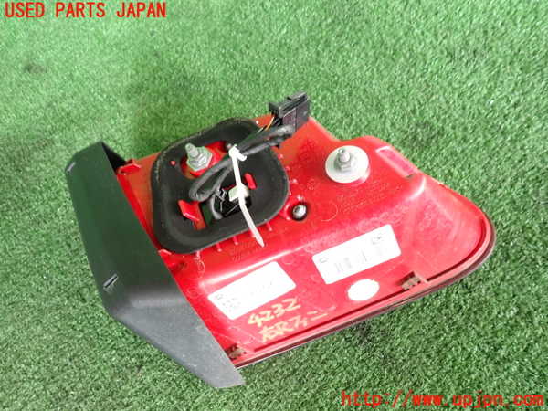 2UPJ-42321550]ポルシェ・マカン ターボ(J1H3)右リアフィニッシャー 中古 _m0002.jpg
