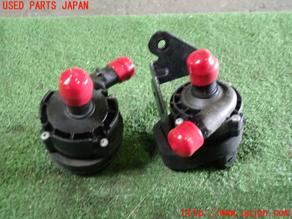 1UPJ-42352110]ベンツ A180(176042)(W176系)ウォーターポンプ 中古_m0001.jpg
