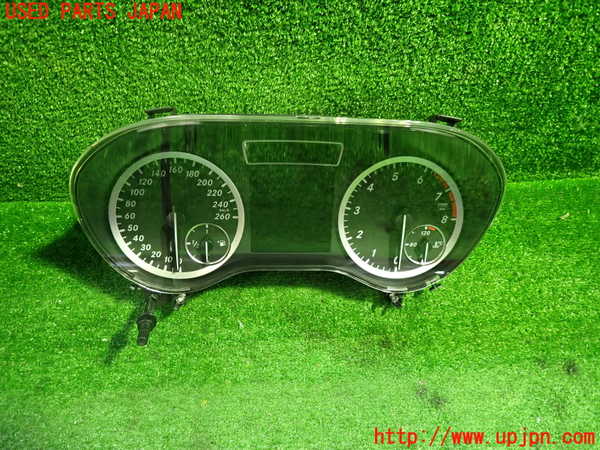 1UPJ-42356170]ベンツ A180(176042)(W176系)スピードメーター 中古_m0001.jpg