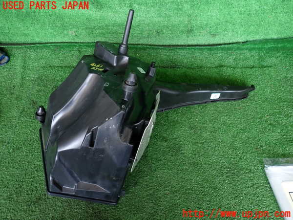 2UPJ-42612560]アウディ・A5 スポーツバック(F5CVKL)エアクリーナーボックス 中古_m0003.jpg