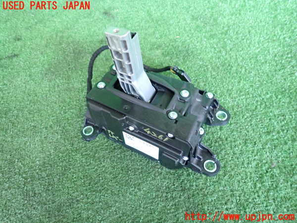 2UPJ-42617555]アウディ・A5 スポーツバック(F5CVKL)ATシフトレバー 中古_m0001.jpg