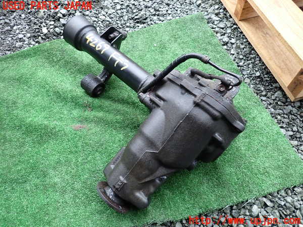 1UPJ-42694350]ランクル100系(UZJ100W)フロントデフ 中古_m0001.jpg
