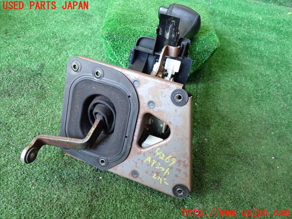 1UPJ-42697555]ランクル100系(UZJ100W)ATシフトレバー 中古_m0002.jpg