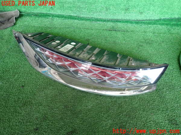 2UPJ-42881530]DSオートモビルズ ・DS 7(DS7 クロスバック)(X74AH01)右テールランプ 中古_m0001.jpg