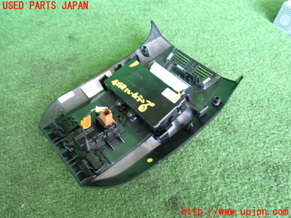 2UPJ-42886411]DSオートモビルズ ・DS 7(DS7 クロスバック)(X74AH01)ルームランプ1 中古 (1列目 真中)_m0003.jpg