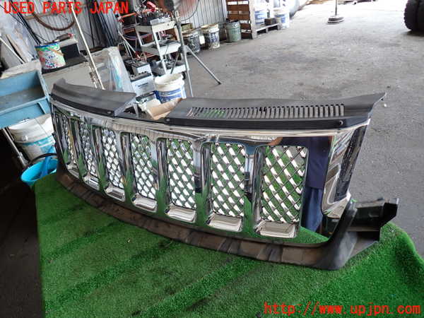 2UPJ-42891050]ジープ・グランドチェロキー(WK57A)ラジエターグリル 中古_m0002.jpg