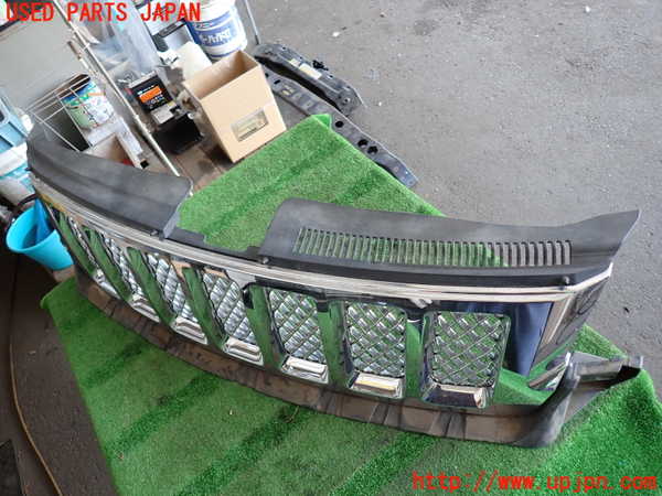 2UPJ-42891050]ジープ・グランドチェロキー(WK57A)ラジエターグリル 中古_m0003.jpg