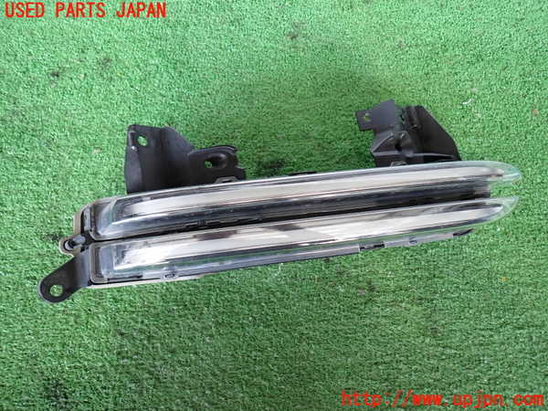 2UPJ-43161150]ポルシェ・パナメーラ GTS(970CXPA)右コーナーランプ 中古_m0001.jpg
