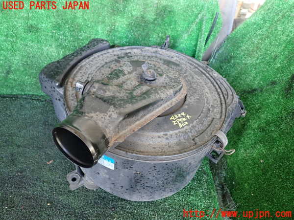 1UPJ-43242560]ランクルプラド(KZJ78W)エアクリーナーボックス 中古_m0001.jpg