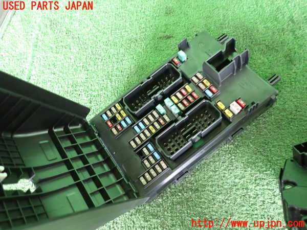 2UPJ-43316741]ボルボ・S60(ZB420TM)ヒューズボックス1 中古_m0002.jpg