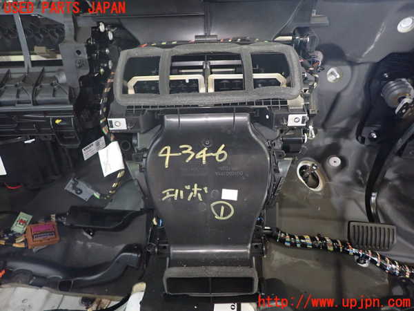 1UPJ-43466081]ボルボ・XC40(XB420XC)エバポレーター1 中古_m0002.jpg