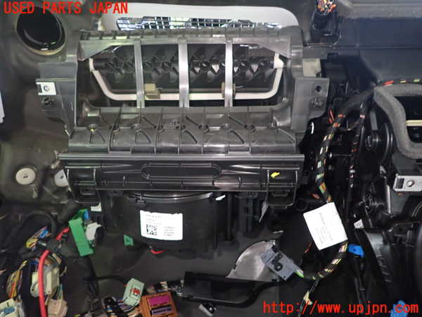 1UPJ-43466081]ボルボ・XC40(XB420XC)エバポレーター1 中古_m0003.jpg