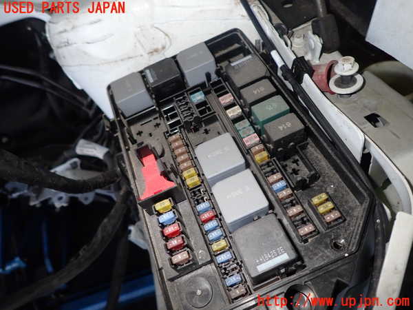 1UPJ-43466741]ボルボ・XC40(XB420XC)ヒューズボックス1 中古_m0002.jpg