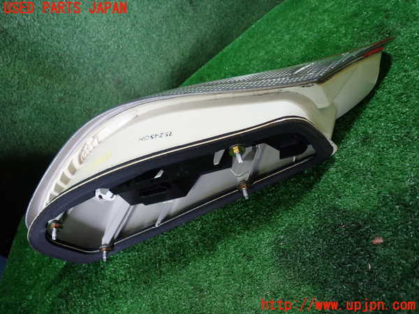 1UPJ-43601530]ポルシェ・ボクスター(98665)右テールランプ 中古_m0002.jpg