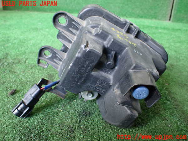 1UPJ-43851180]レクサス・IS300h(AVE30)右フォグ 中古_m0002.jpg