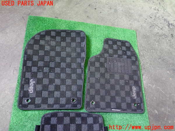 1UPJ-43877800]ジープ・グランドチェロキー(WK36TA)フロアマット 中古_m0002.jpg