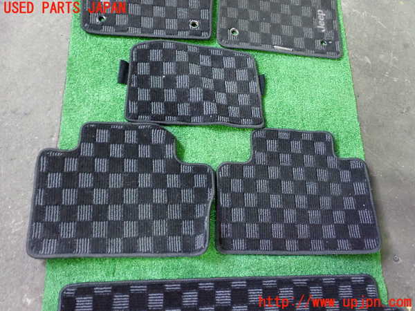 1UPJ-43877800]ジープ・グランドチェロキー(WK36TA)フロアマット 中古_m0003.jpg
