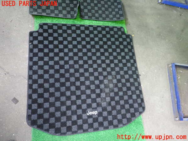 1UPJ-43877800]ジープ・グランドチェロキー(WK36TA)フロアマット 中古_m0004.jpg