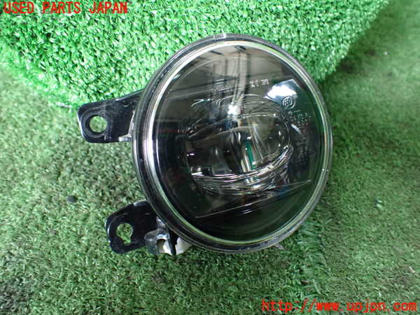 1UPJ-44011180]WR-V(DG5)右フォグ 中古_m0001.jpg