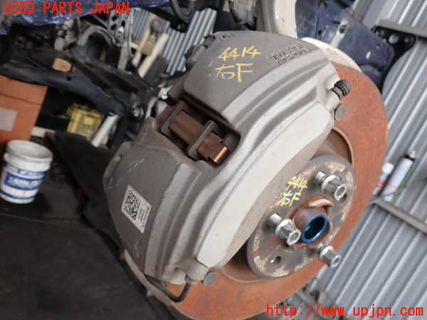 2UPJ-44144080]アウディ・A4 アバント(8WCYRF)右フロントキャリパー 中古_m0001.jpg