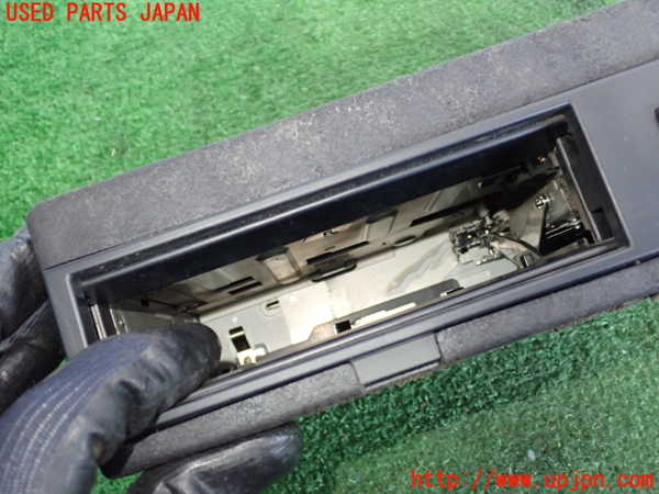 2UPJ-44226505]セルシオ(UCF21)CDチェンジャー 中古_m0003.jpg