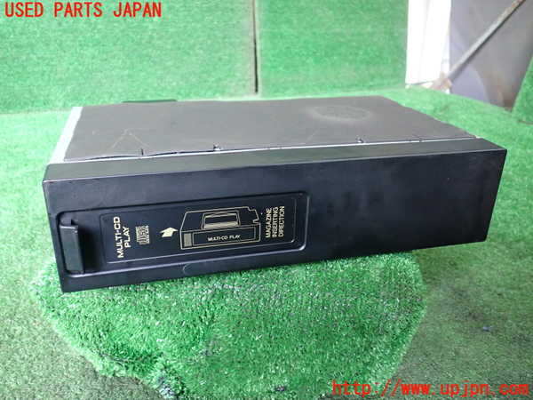 1UPJ-44276505]ランクル100系(UZJ100W)CDチェンジャー 中古_m0001.jpg