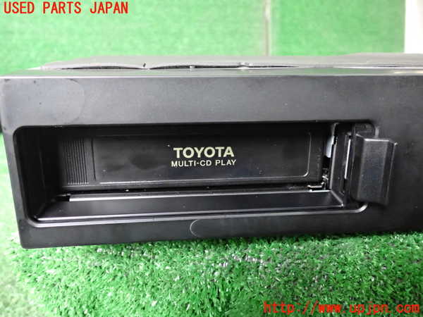 1UPJ-44276505]ランクル100系(UZJ100W)CDチェンジャー 中古_m0002.jpg