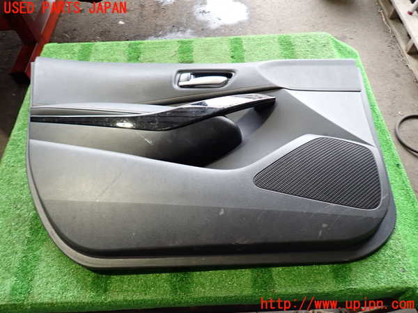 2UPJ-44361264]カローラ ツーリング ハイブリッド(ZWE214W)左前ドア内張り 中古_m0001.jpg