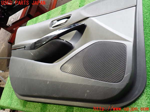 2UPJ-44361264]カローラ ツーリング ハイブリッド(ZWE214W)左前ドア内張り 中古_m0002.jpg