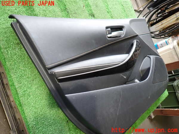2UPJ-44361264]カローラ ツーリング ハイブリッド(ZWE214W)左前ドア内張り 中古_m0003.jpg