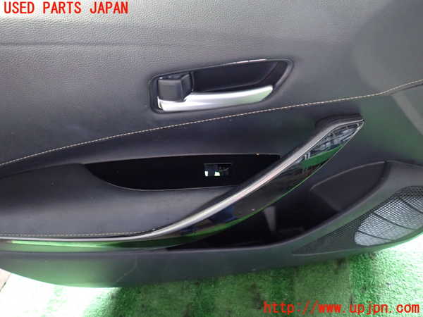 2UPJ-44361264]カローラ ツーリング ハイブリッド(ZWE214W)左前ドア内張り 中古_m0004.jpg