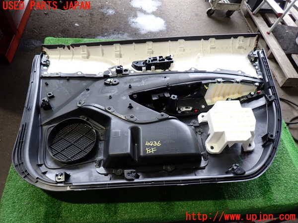2UPJ-44361264]カローラ ツーリング ハイブリッド(ZWE214W)左前ドア内張り 中古_m0005.jpg