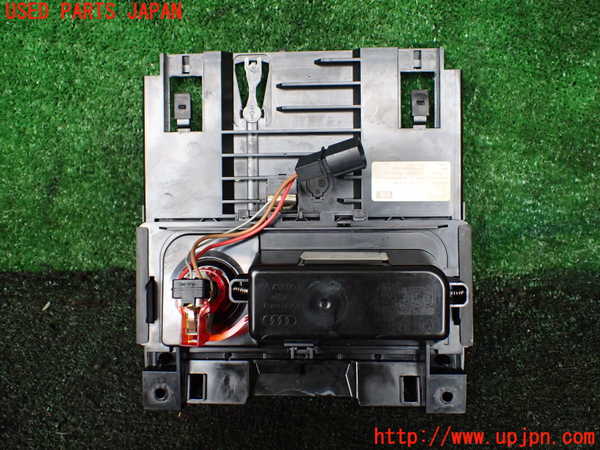 1UPJ-44497821]アウディ・A7 スポーツバック(4GCGWC)灰皿1 中古_m0004.jpg