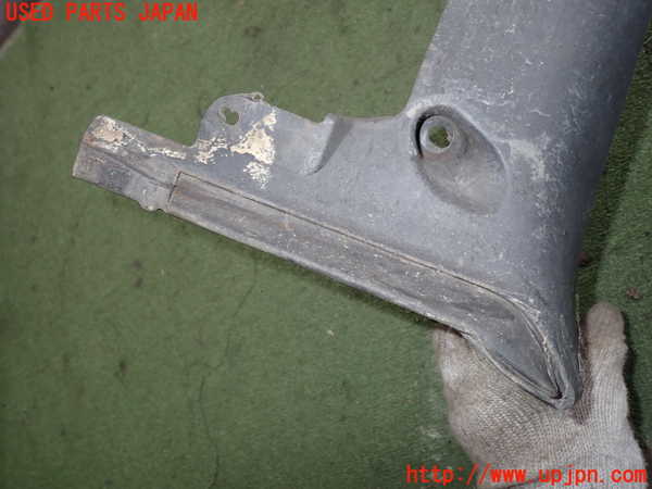 2UPJ-44611456]ポルシェ・ボクスター(98624)左リアマッドガード(泥除け) 中古_m0004.jpg